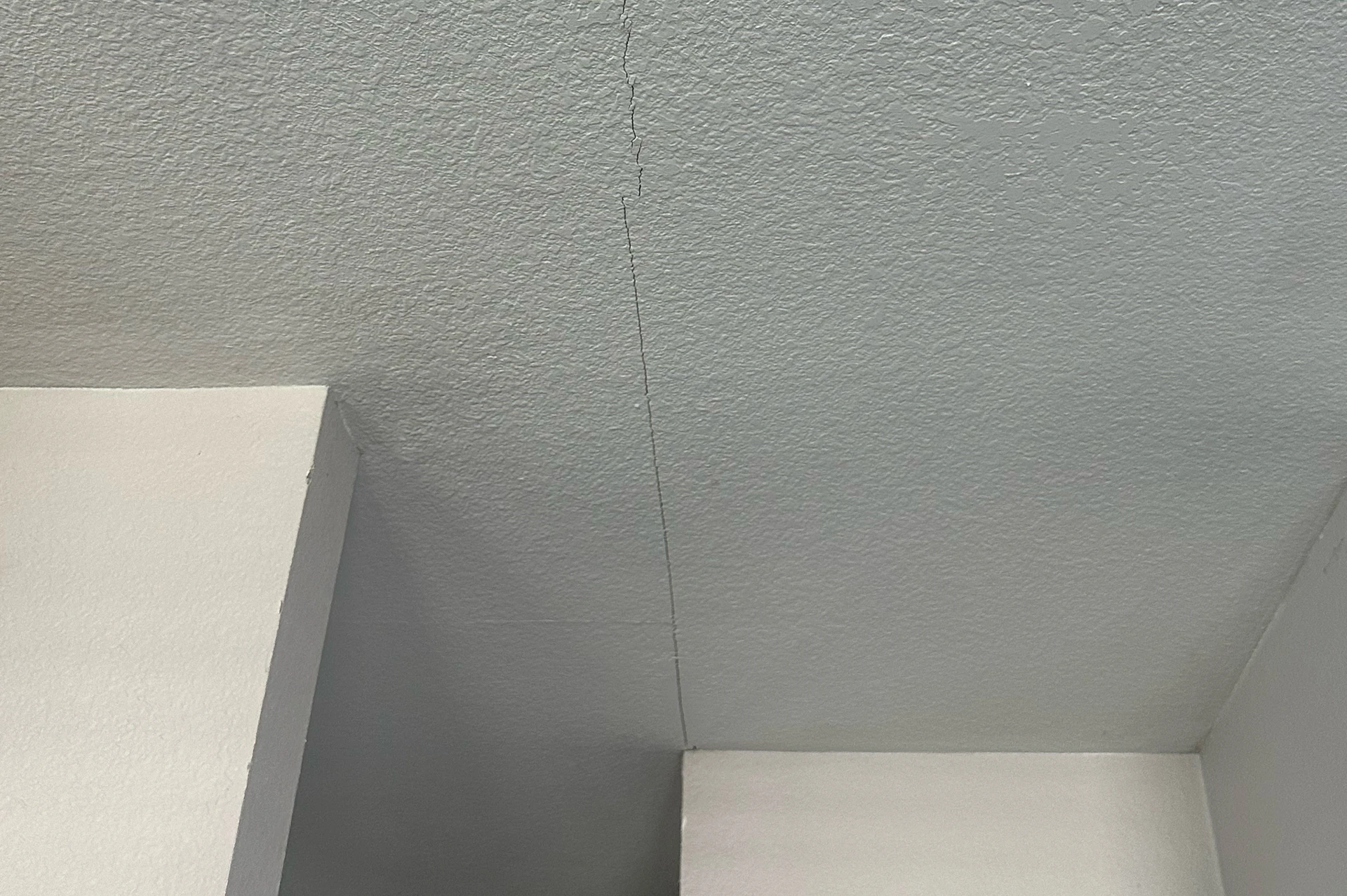 Cracks on Interior Walls in Rockwall Texas